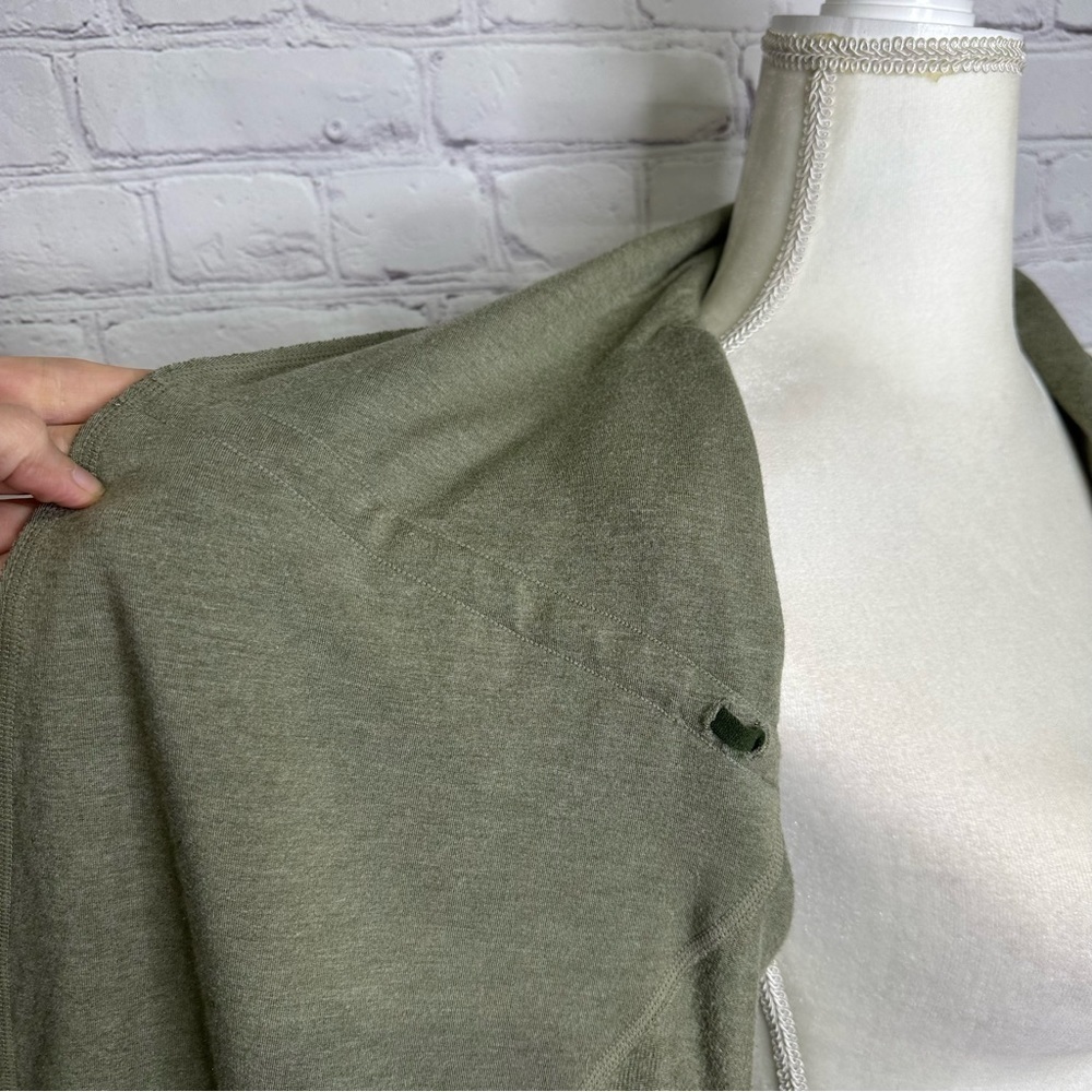 LULULEMON Dance Pulse Wrap Olive
Green - Picture 10 of 14